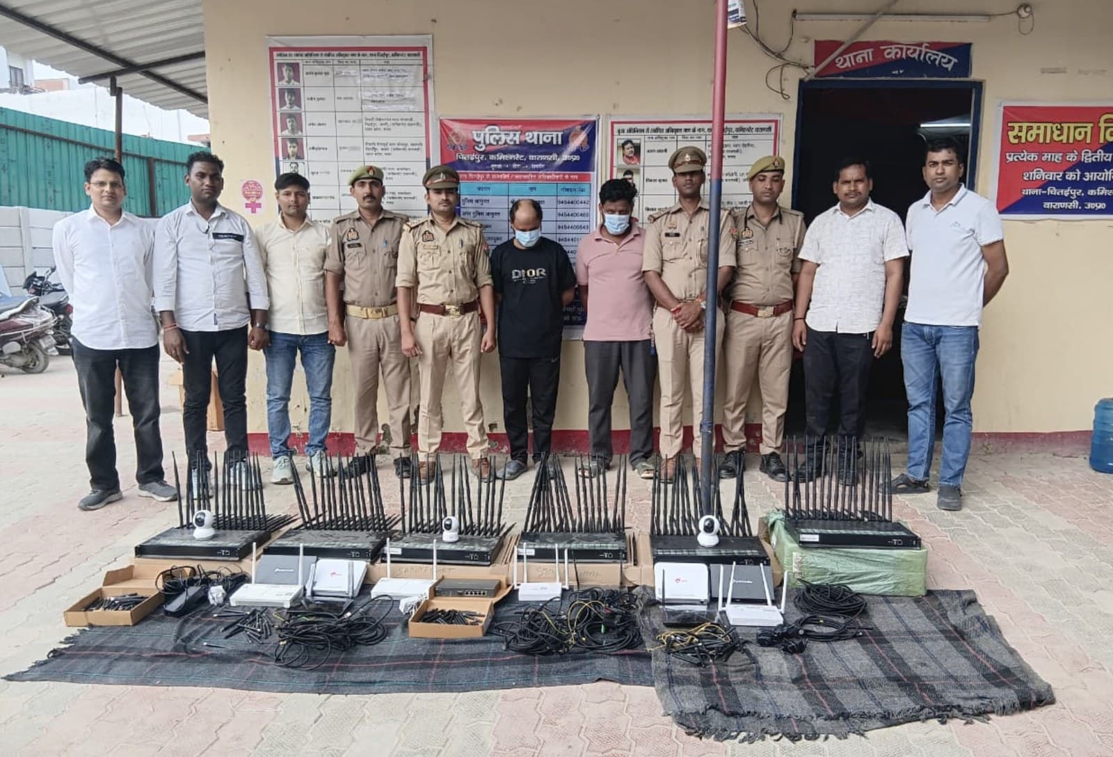 India's UP Police Bust SIM Farm Network Disguising Foreign "Law Enforcement" Calls as Indian Numbers